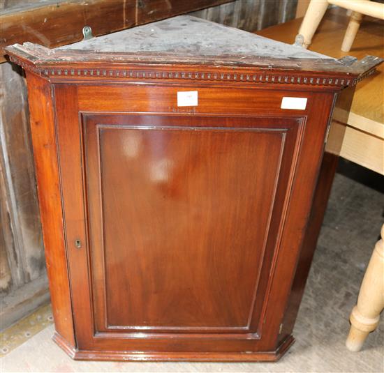 Corner cupboard